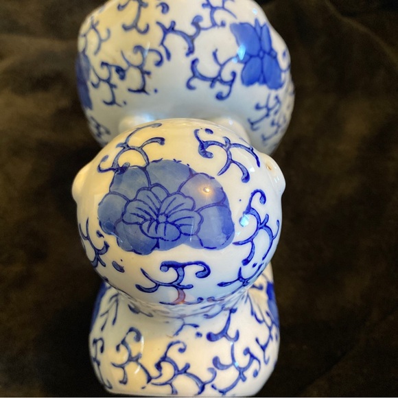 Vintage Chinoiserie Blue and White Monkey Holding a Bowl Decorative Hold… - Picture 8 of 8